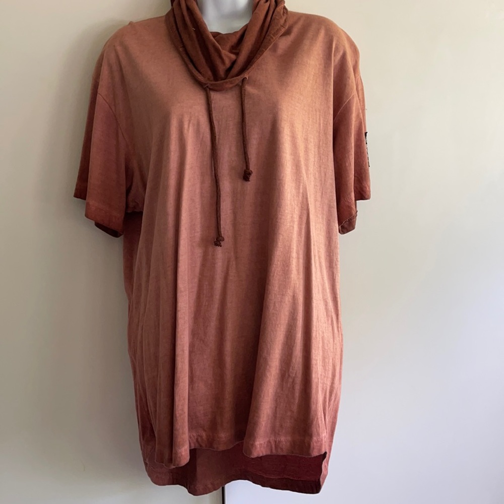 Nwot ombré short sleeve woman’s hoodie. XXL